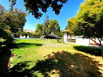 PIEDRA ROJA COND. LAS FLORES A PASOS COLEGIO SAN JOSE