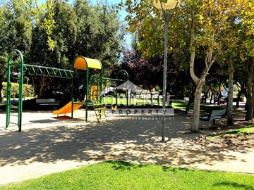 PIEDRA ROJA COND. LAS FLORES A PASOS COLEGIO SAN JOSE
