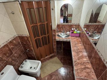 CASA EN VENTA EN LOMA HERMOSA / TRES DE FEBRERO