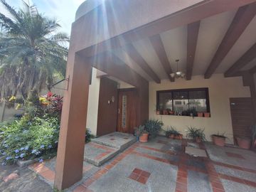 Casa en venta de 4 dormitorios, Urb. Terranova, sector UEES, Vía Samborondón