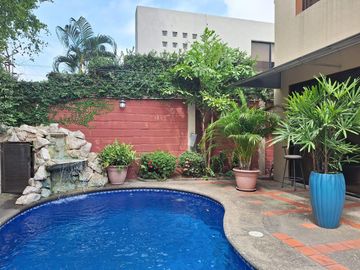 Casa en venta de 4 dormitorios, Urb. Terranova, sector UEES, Vía Samborondón