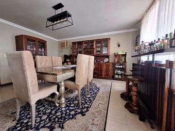 Casa en venta de 4 dormitorios, Urb. Terranova, sector UEES, Vía Samborondón