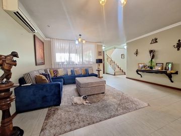 Casa en venta de 4 dormitorios, Urb. Terranova, sector UEES, Vía Samborondón