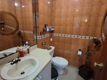 Casa en venta de 4 dormitorios, Urb. Terranova, sector UEES, Vía Samborondón