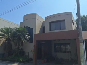 Casa en venta de 4 dormitorios, Urb. Terranova, sector UEES, Vía Samborondón