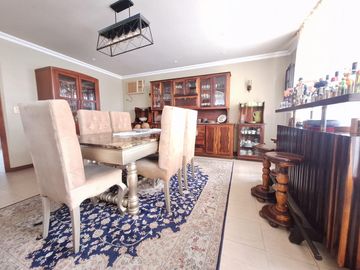 Casa en venta de 4 dormitorios, Urb. Terranova, sector UEES, Vía Samborondón