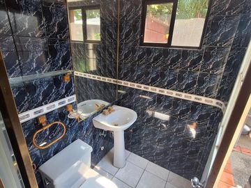 Casa en venta de 4 dormitorios, Urb. Terranova, sector UEES, Vía Samborondón