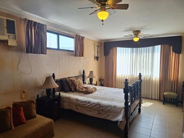 Casa en venta de 4 dormitorios, Urb. Terranova, sector UEES, Vía Samborondón