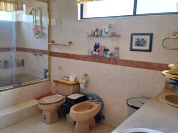 Casa en venta de 4 dormitorios, Urb. Terranova, sector UEES, Vía Samborondón