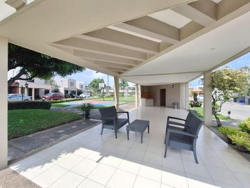 Casa en venta de 4 dormitorios, Urb. Terranova, sector UEES, Vía Samborondón