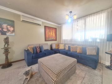Casa en venta de 4 dormitorios, Urb. Terranova, sector UEES, Vía Samborondón