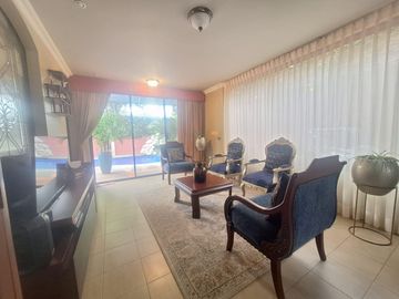 Casa en venta de 4 dormitorios, Urb. Terranova, sector UEES, Vía Samborondón