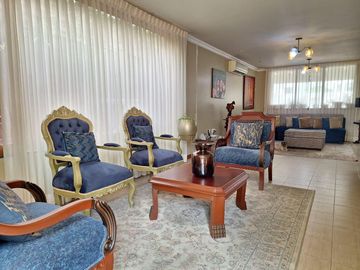 Casa en venta de 4 dormitorios, Urb. Terranova, sector UEES, Vía Samborondón