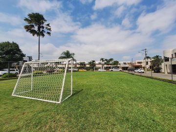 Casa en venta de 4 dormitorios, Urb. Terranova, sector UEES, Vía Samborondón