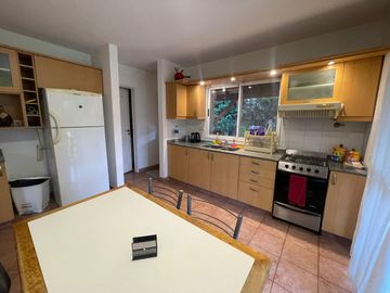 Casa en alquiler con muebles  en barrio La Casualidad, Pilar