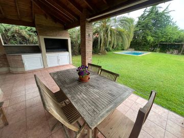 Casa en alquiler con muebles  en barrio La Casualidad, Pilar