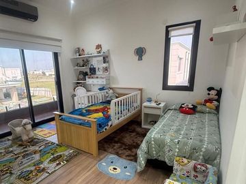 Casa de 6 ambientes en venta en Lagos de Canning.