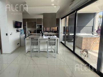 Casa de 6 ambientes en venta en Lagos de Canning.