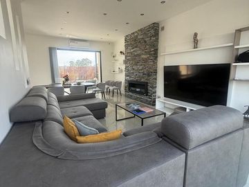 Casa de 6 ambientes en venta en Lagos de Canning.