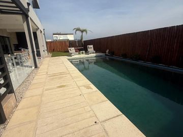 Casa de 6 ambientes en venta en Lagos de Canning.