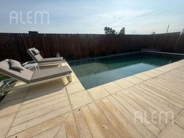 Casa de 6 ambientes en venta en Lagos de Canning.