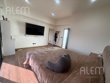 Casa de 6 ambientes en venta en Lagos de Canning.