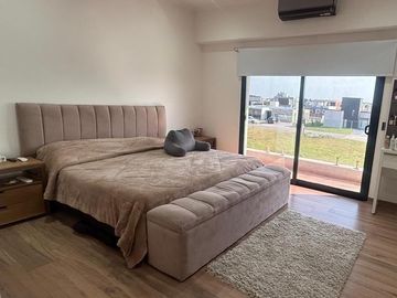 Casa de 6 ambientes en venta en Lagos de Canning.