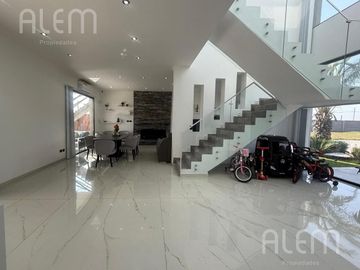 Casa de 6 ambientes en venta en Lagos de Canning.