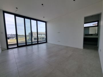 NORDELTA - Excelente casa de diseño moderno y funcional en venta a estrenar en Carpinchos