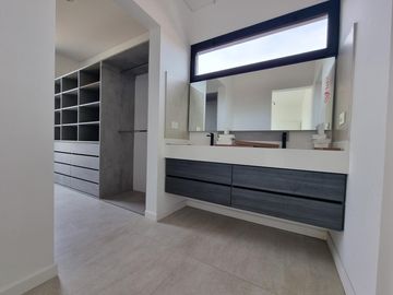 NORDELTA - Excelente casa de diseño moderno y funcional en venta a estrenar en Carpinchos