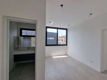 NORDELTA - Excelente casa de diseño moderno y funcional en venta a estrenar en Carpinchos