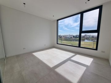 NORDELTA - Excelente casa de diseño moderno y funcional en venta a estrenar en Carpinchos