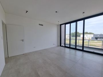 NORDELTA - Excelente casa de diseño moderno y funcional en venta a estrenar en Carpinchos