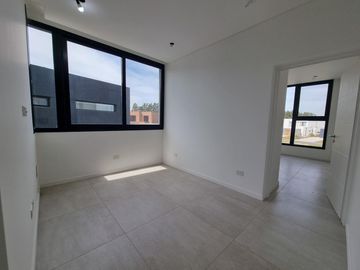 NORDELTA - Excelente casa de diseño moderno y funcional en venta a estrenar en Carpinchos