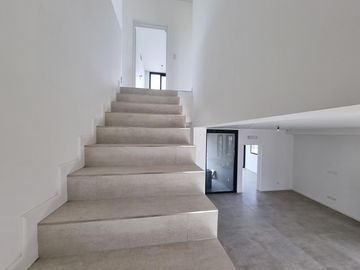 NORDELTA - Excelente casa de diseño moderno y funcional en venta a estrenar en Carpinchos