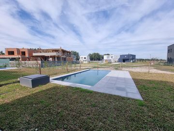 NORDELTA - Excelente casa de diseño moderno y funcional en venta a estrenar en Carpinchos