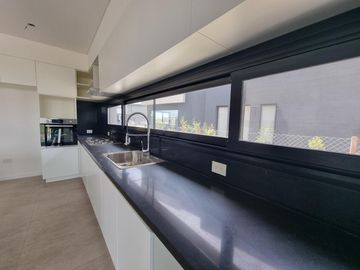NORDELTA - Excelente casa de diseño moderno y funcional en venta a estrenar en Carpinchos