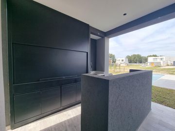 NORDELTA - Excelente casa de diseño moderno y funcional en venta a estrenar en Carpinchos