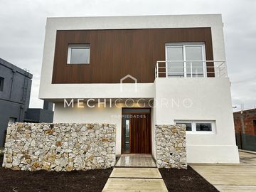 Casa en venta de 3 dormitorios pileta Santa Ana, Villa Nueva