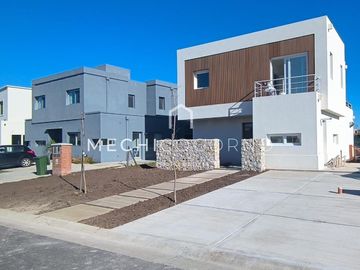 Casa en venta de 3 dormitorios pileta Santa Ana, Villa Nueva