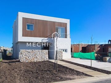 Casa en venta de 3 dormitorios pileta Santa Ana, Villa Nueva