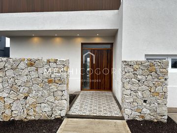 Casa en venta de 3 dormitorios pileta Santa Ana, Villa Nueva
