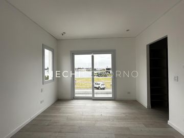 Casa en venta de 3 dormitorios pileta Santa Ana, Villa Nueva