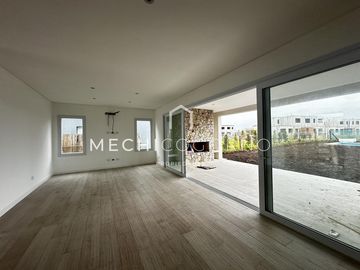 Casa en venta de 3 dormitorios pileta Santa Ana, Villa Nueva