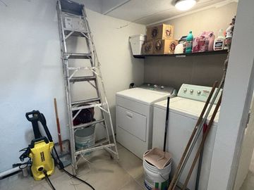 Moderna y amplia casa en la Jolla Residencial!