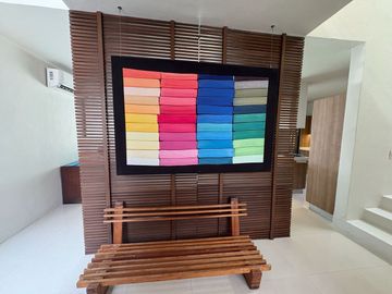 Moderna y amplia casa en la Jolla Residencial!