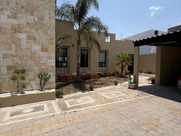 Increible Casa Estilo Toscana en Venta en Balcones Juriquilla