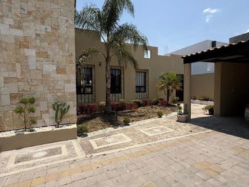 Increible Casa Estilo Toscana en Venta en Balcones Juriquilla