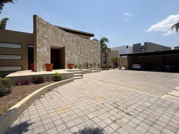 Increible Casa Estilo Toscana en Venta en Balcones Juriquilla