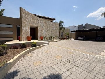 Increible Casa Estilo Toscana en Venta en Balcones Juriquilla